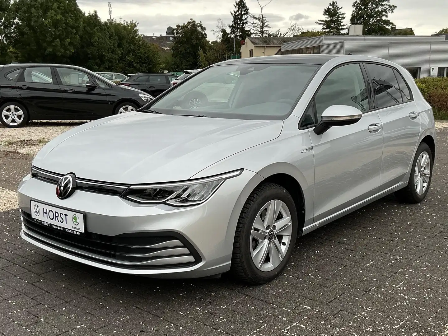 Volkswagen Golf Life Navi PDC VW Garantie Silber - 1