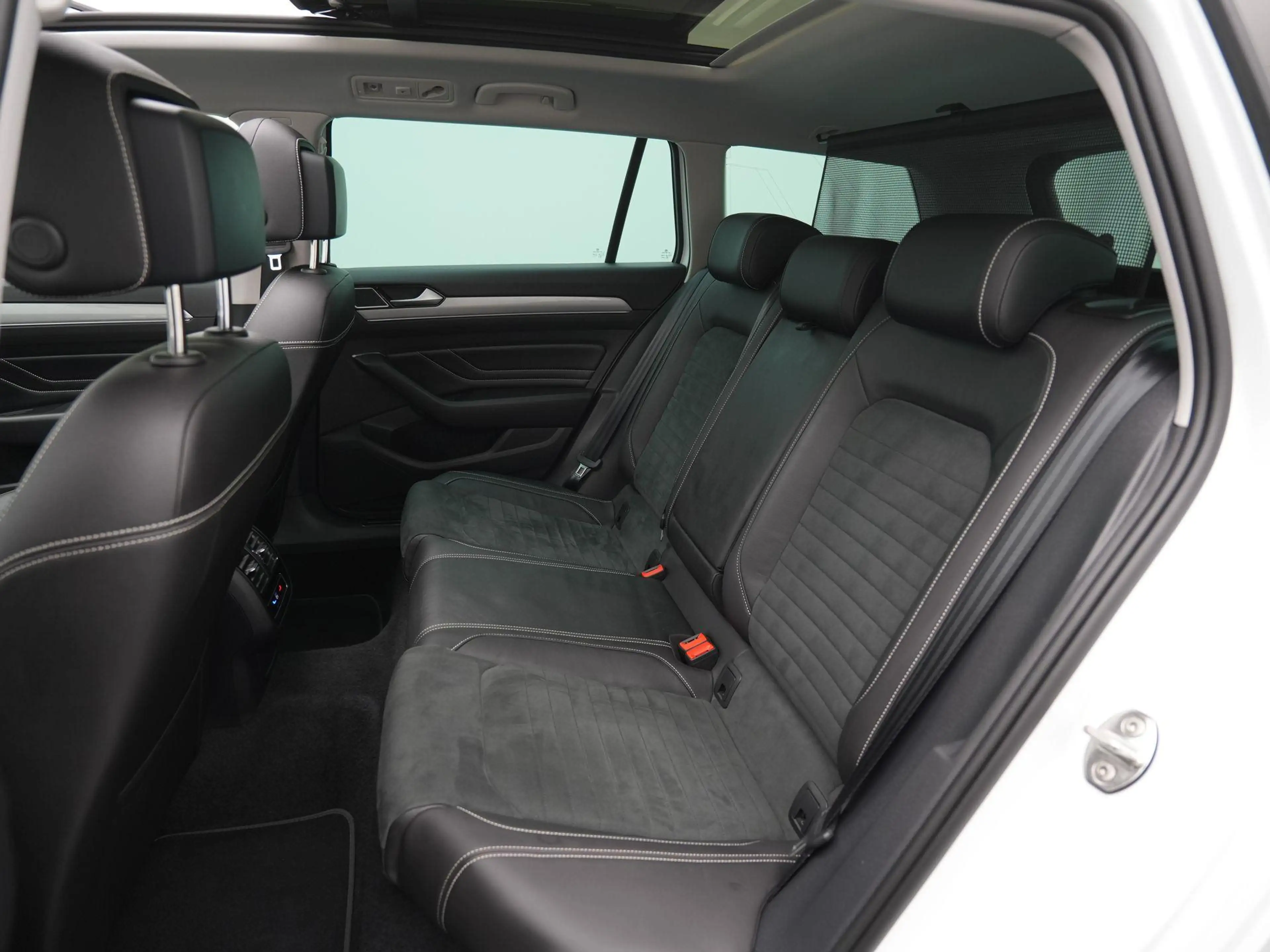 Volkswagen Passat Variant 1.4 TSI 218pk PHEV GTE Business | Adaptive Cruise — photo 9