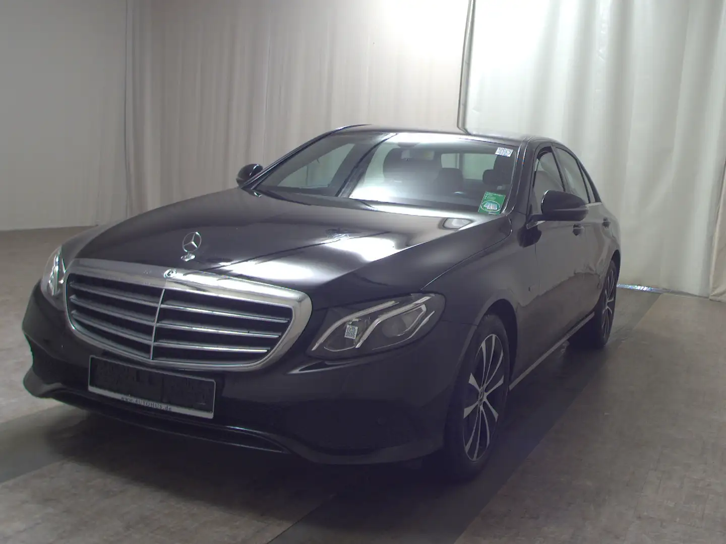Mercedes-Benz E 300 de Navi LED RFK Shz AHK PDC Schwarz - 2