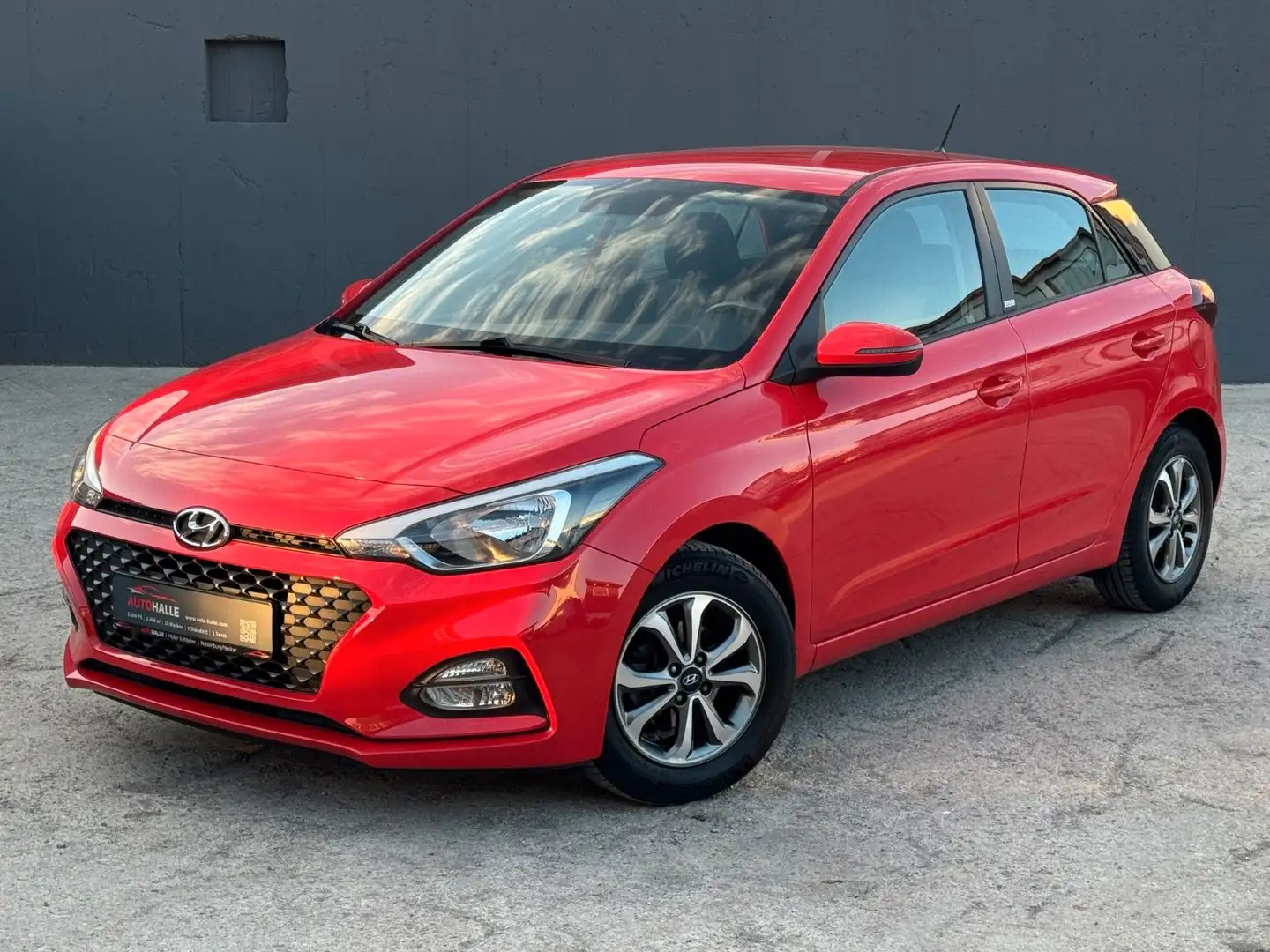 Hyundai i20 Trend Tempomat Bluetooth PDC LHZ SHZ Rot - 1