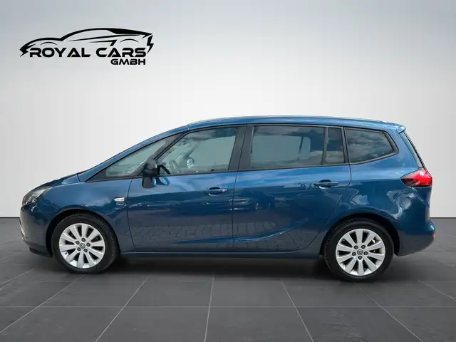 Opel Zafira Tourer view 4