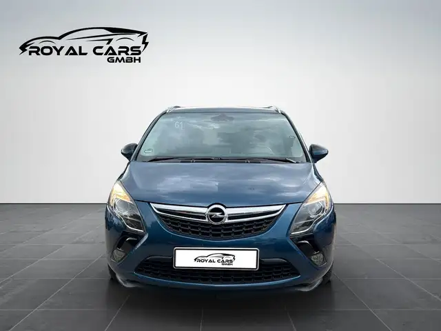 Opel Zafira Tourer view 2
