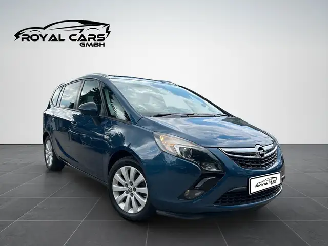 Opel Zafira Tourer view 3