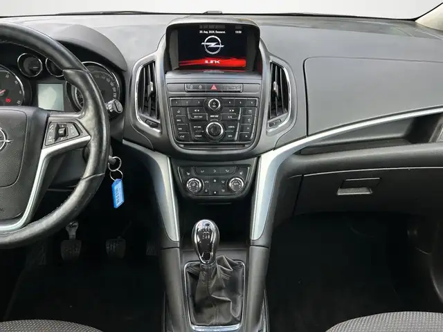 Opel Zafira Tourer view 12