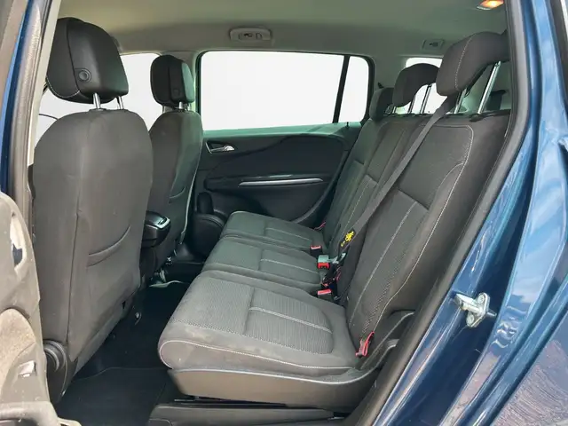 Opel Zafira Tourer view 11