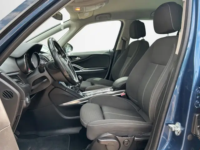 Opel Zafira Tourer view 9