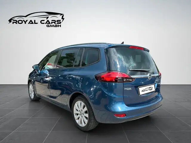 Opel Zafira Tourer view 5