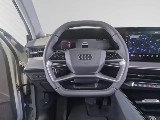 Audi Q3 view 8