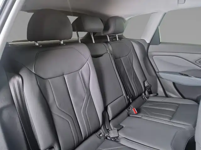 Audi Q3 view 12