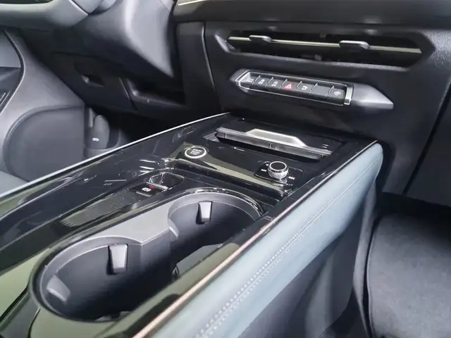 Audi Q3 view 10