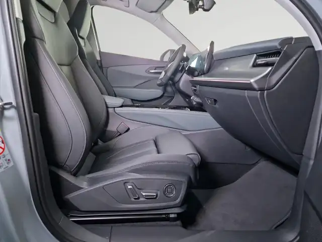 Audi Q3 view 11