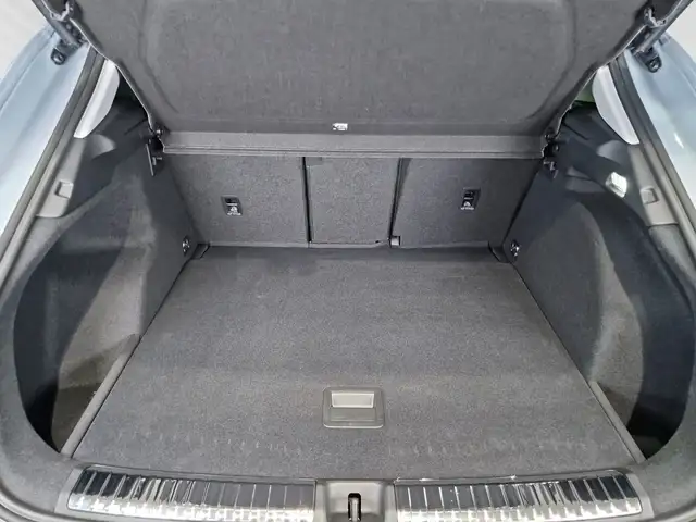 Audi Q3 view 14