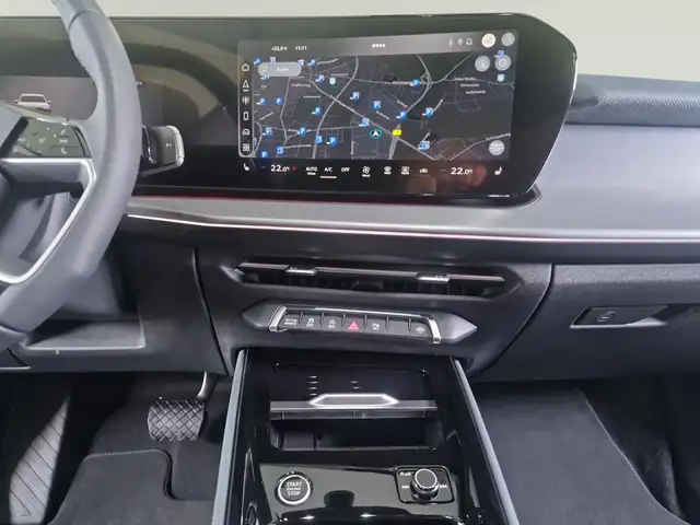 Audi Q3 view 9