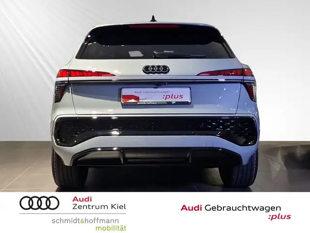 Audi Q3 view 5
