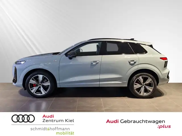 Audi Q3 view 3