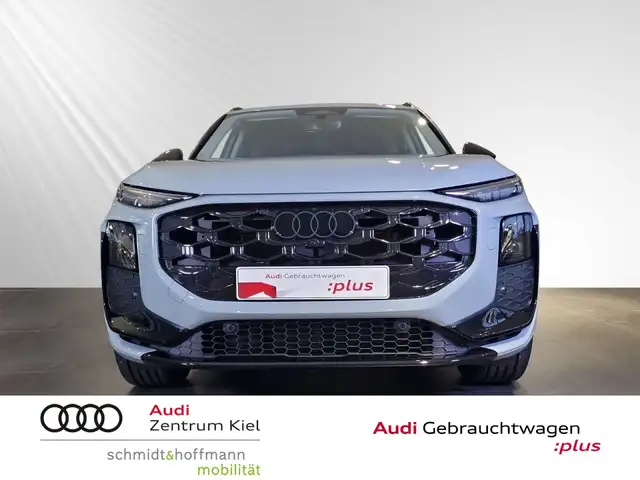 Audi Q3 view 2