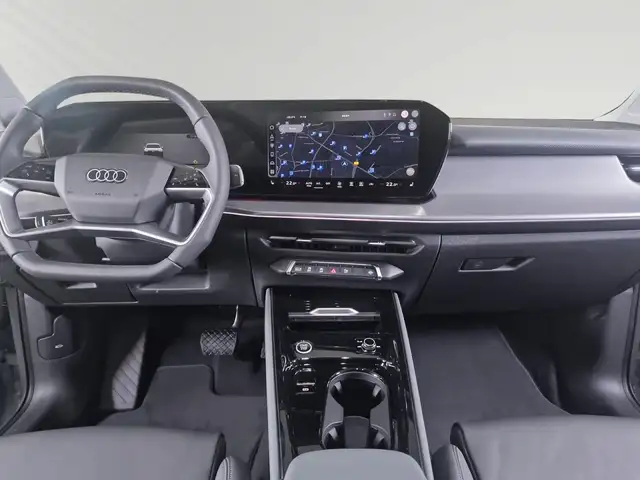 Audi Q3 view 7