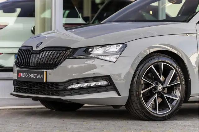 Skoda Superb view 14