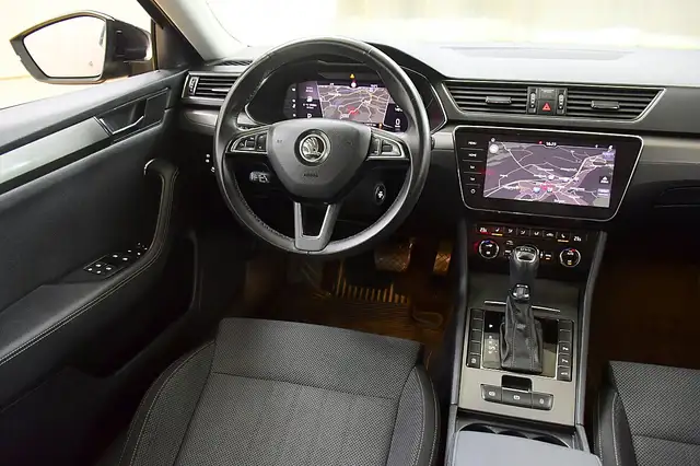 Skoda Superb view 14