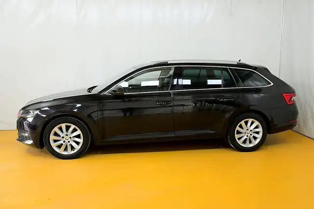 Skoda Superb view 4