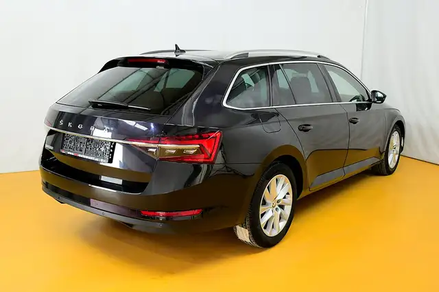 Skoda Superb view 3