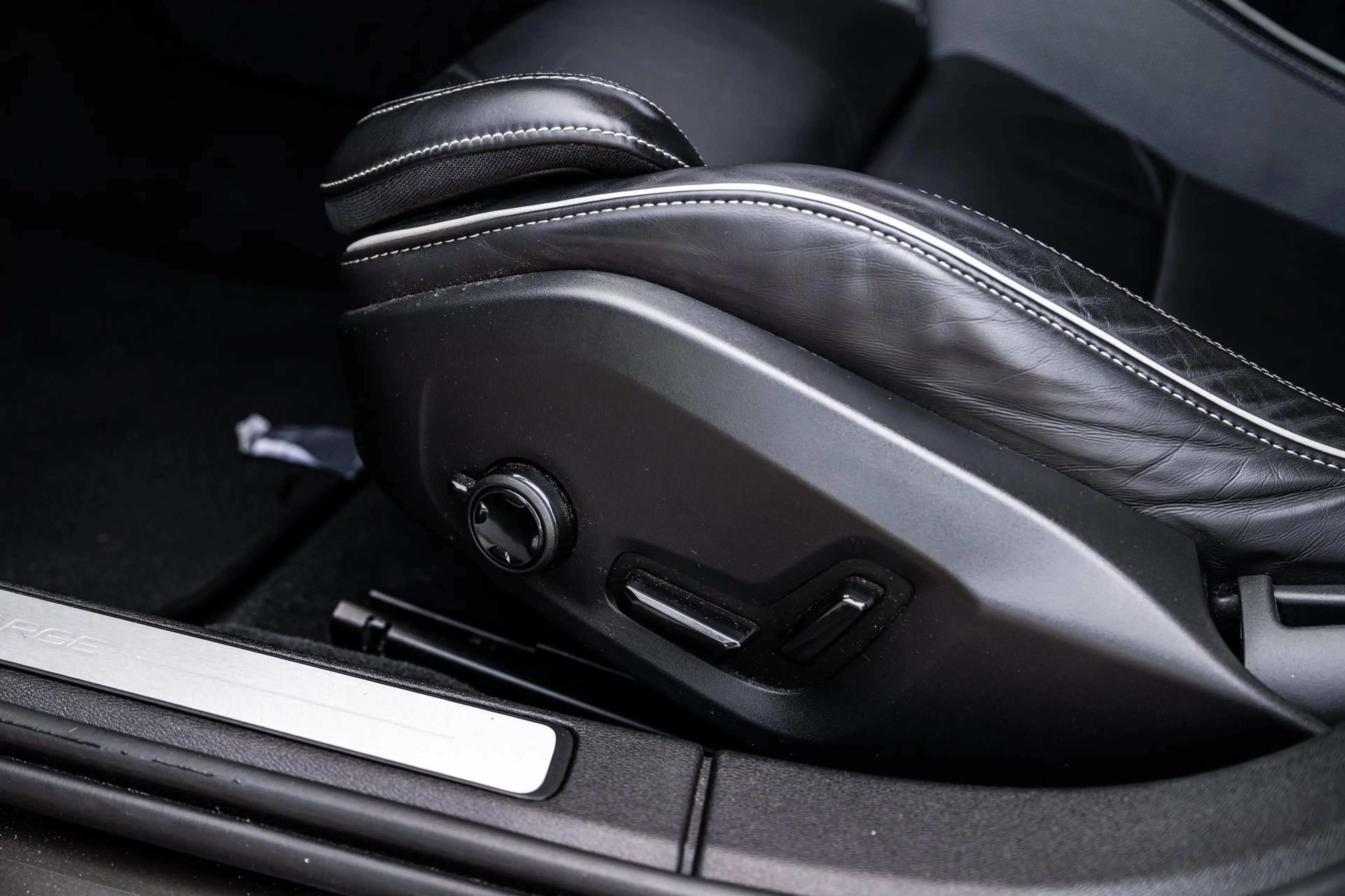 Volvo V60 2.0 T6 Plug-in hybrid AWD Plus Dark | Trekhaak | L — photo 8