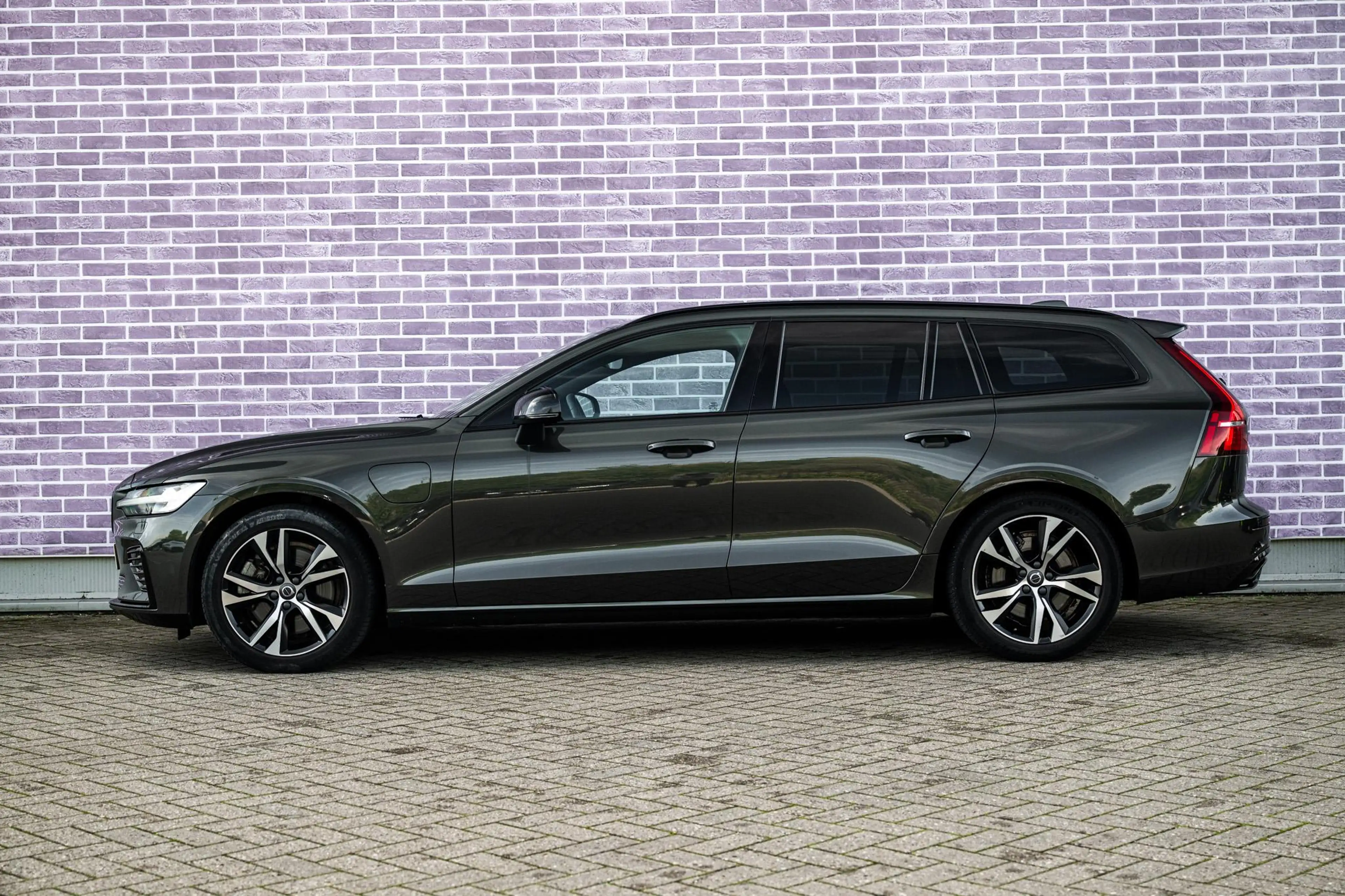 Volvo V60 2.0 T6 Plug-in hybrid AWD Plus Dark | Trekhaak | L — photo 5