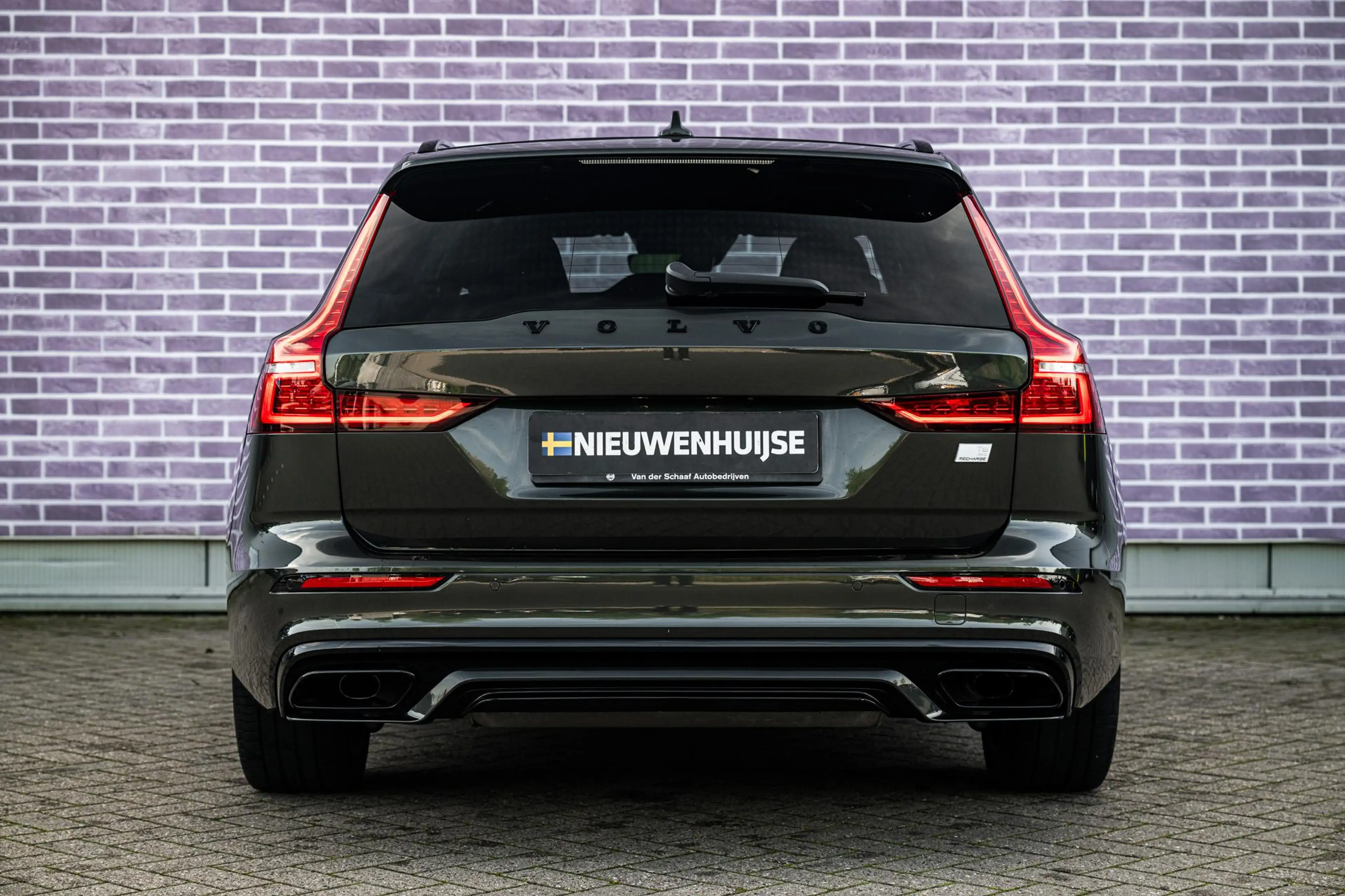 Volvo V60 2.0 T6 Plug-in hybrid AWD Plus Dark | Trekhaak | L — photo 11
