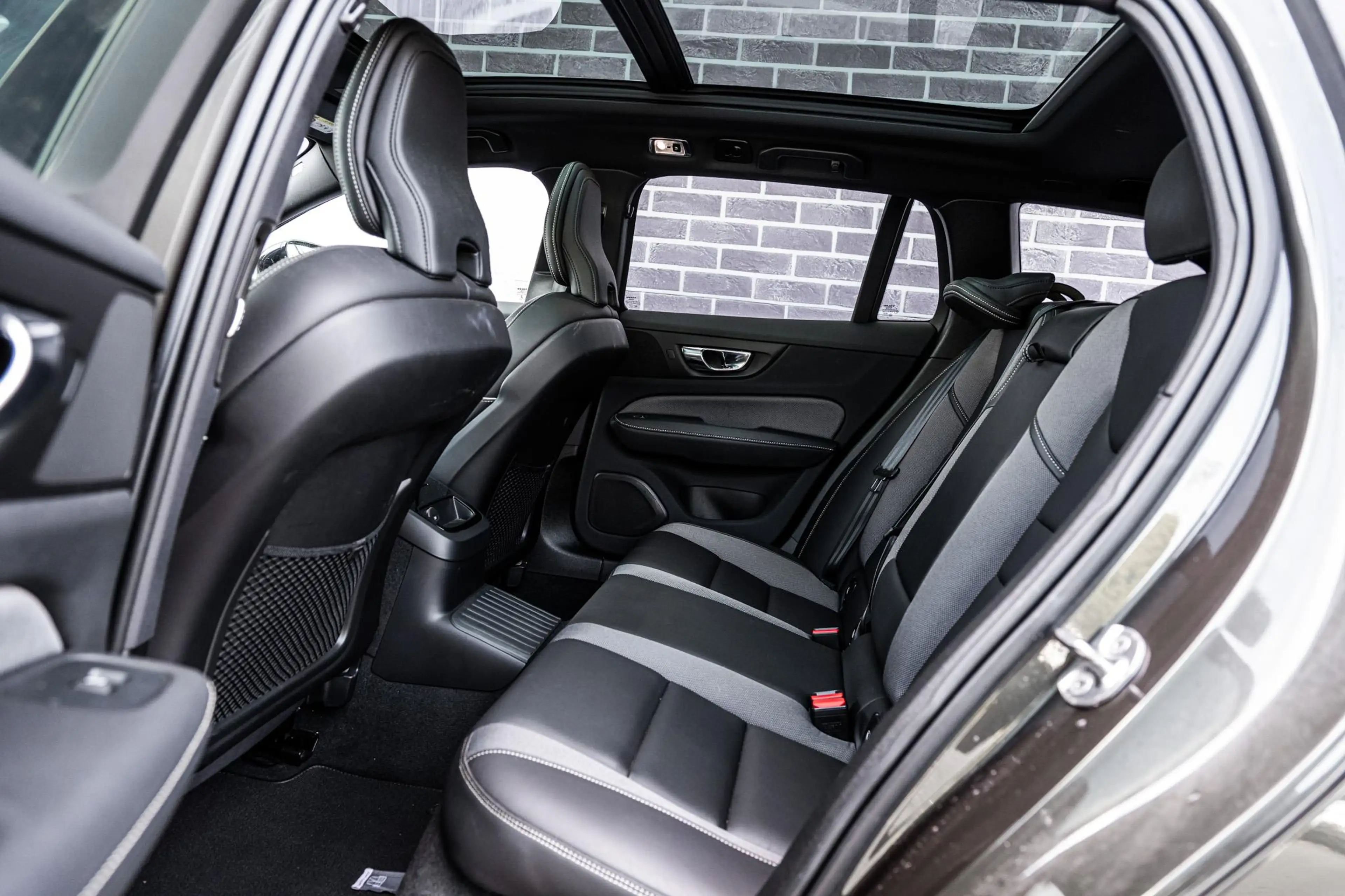 Volvo V60 2.0 T6 Plug-in hybrid AWD Plus Dark | Trekhaak | L — photo 9