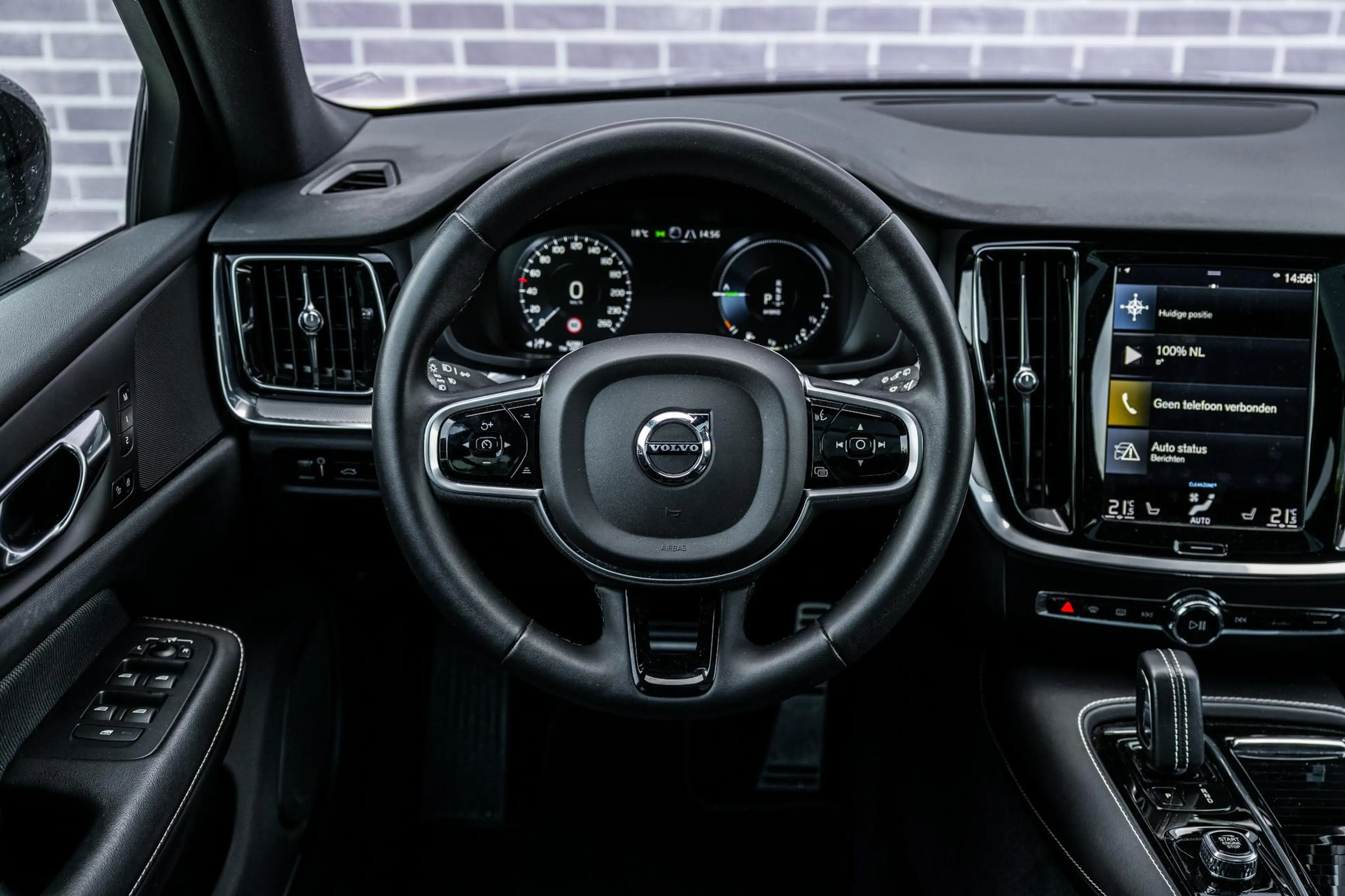 Volvo V60 2.0 T6 Plug-in hybrid AWD Plus Dark | Trekhaak | L — photo 4