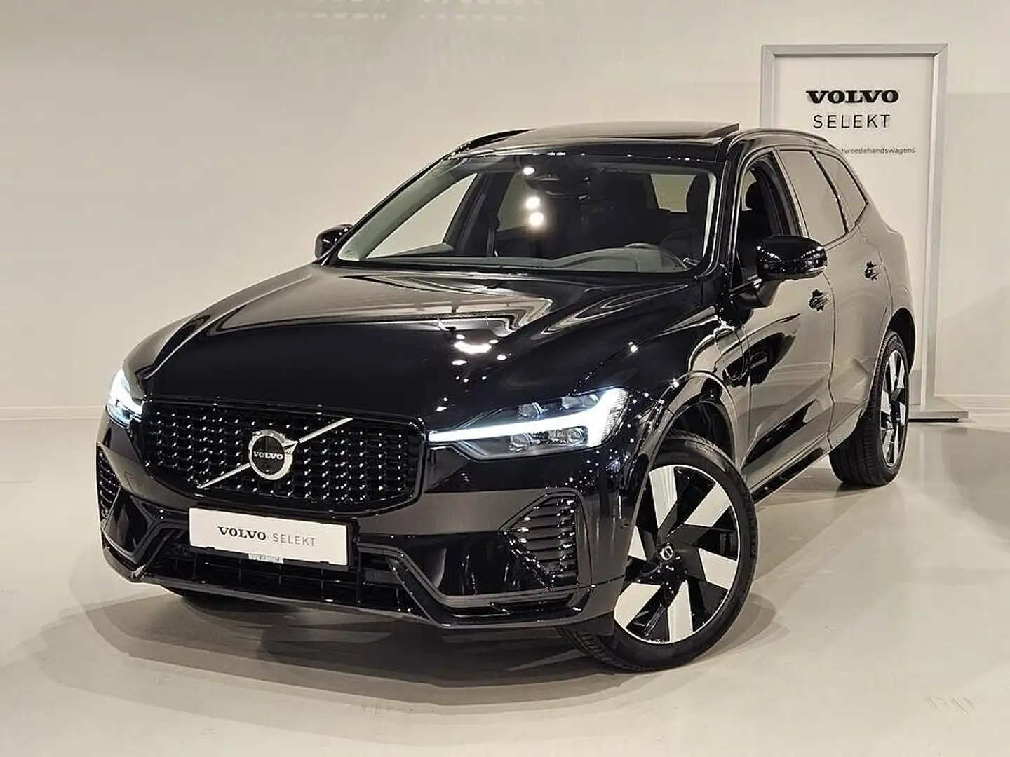 Volvo XC60 II T8 Recharge Plus Dark Zwart - 1