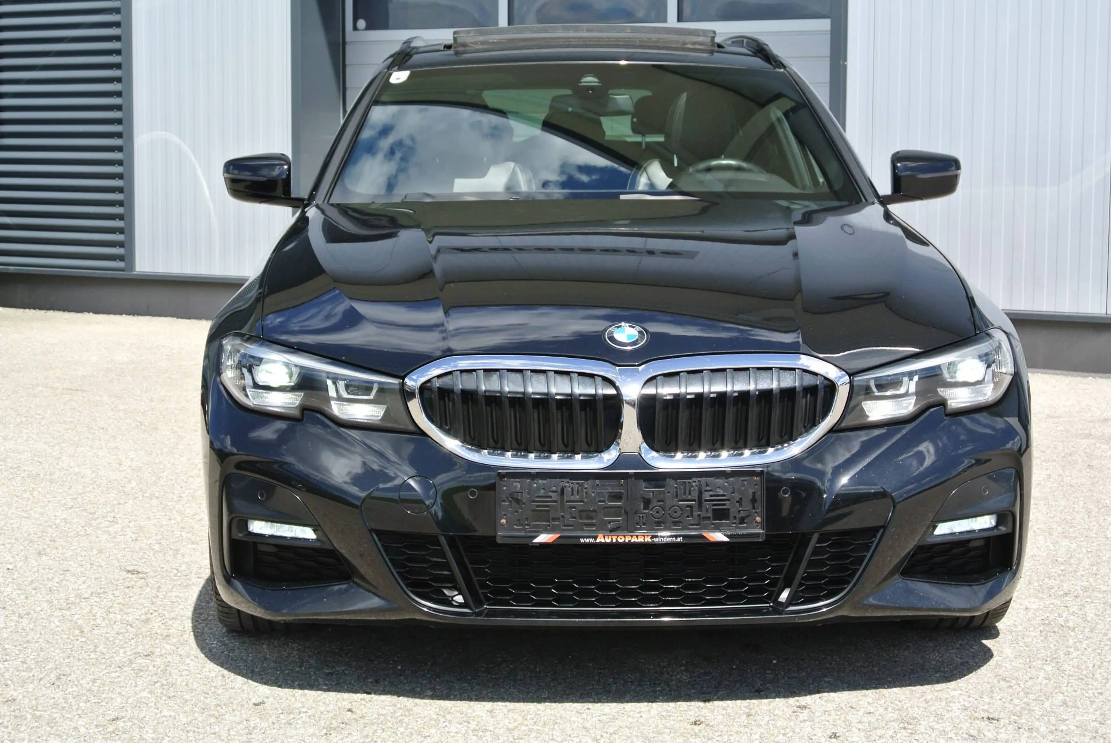 BMW 320 d Touring **M - Paket ** PANO * LEDER * NAVI * — photo 3