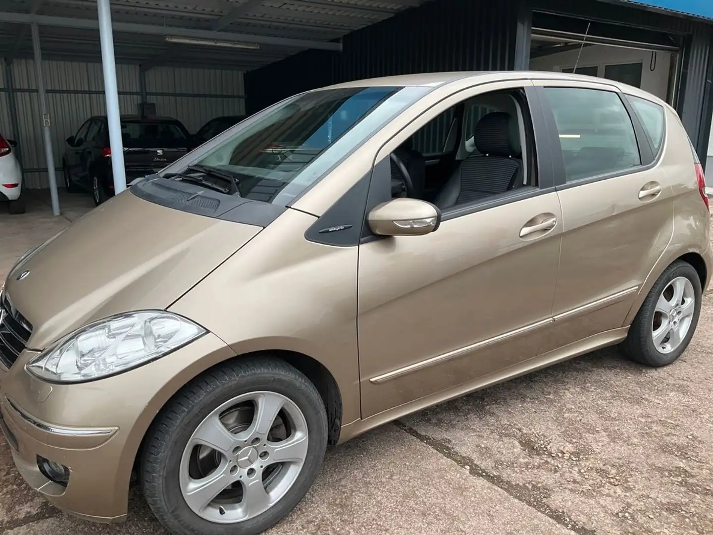 Mercedes-Benz A 200 1.Hd Automatik AVANTGARDE Sitzheiz Anhänge Бежевый  - 1