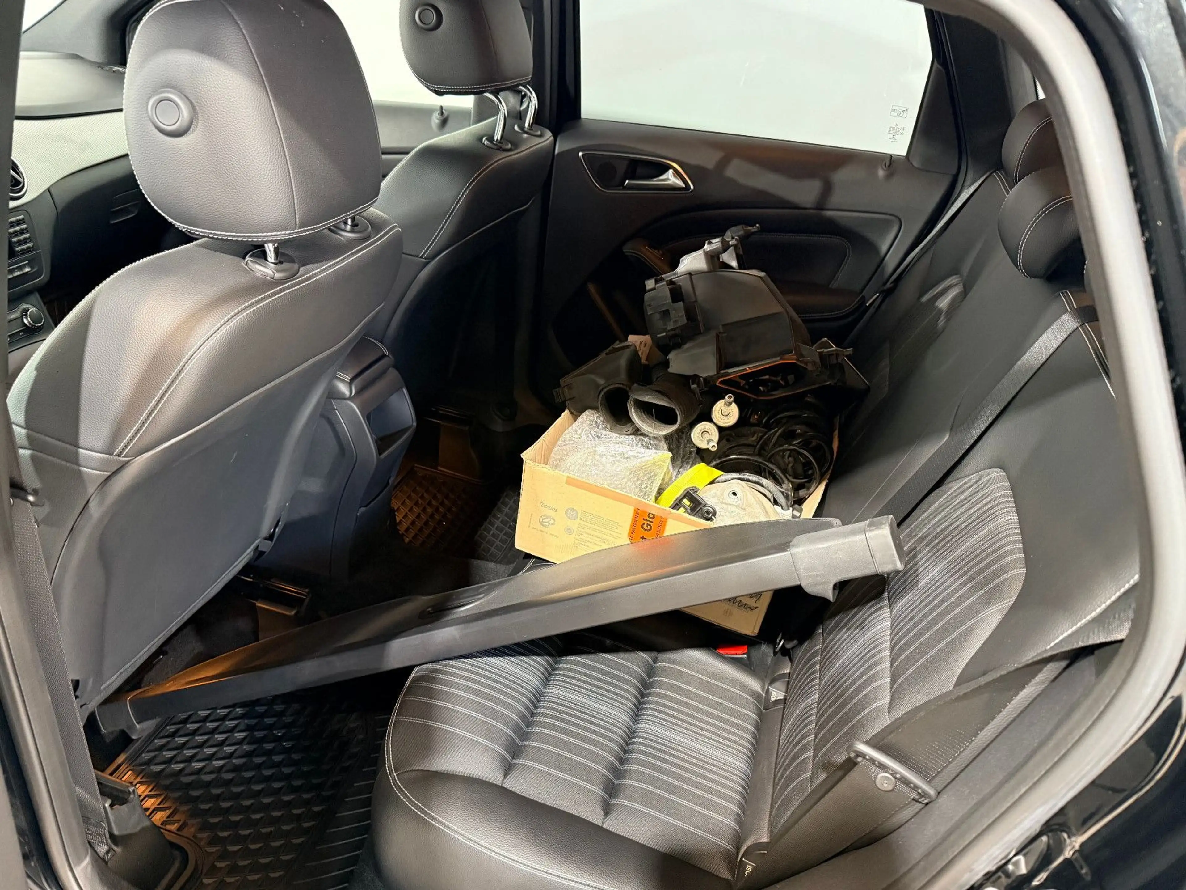 Mercedes-Benz B 250 *SCHECKHEFT+AHK+19"ROTIFORM+PANORAMA+SPUR* — photo 10