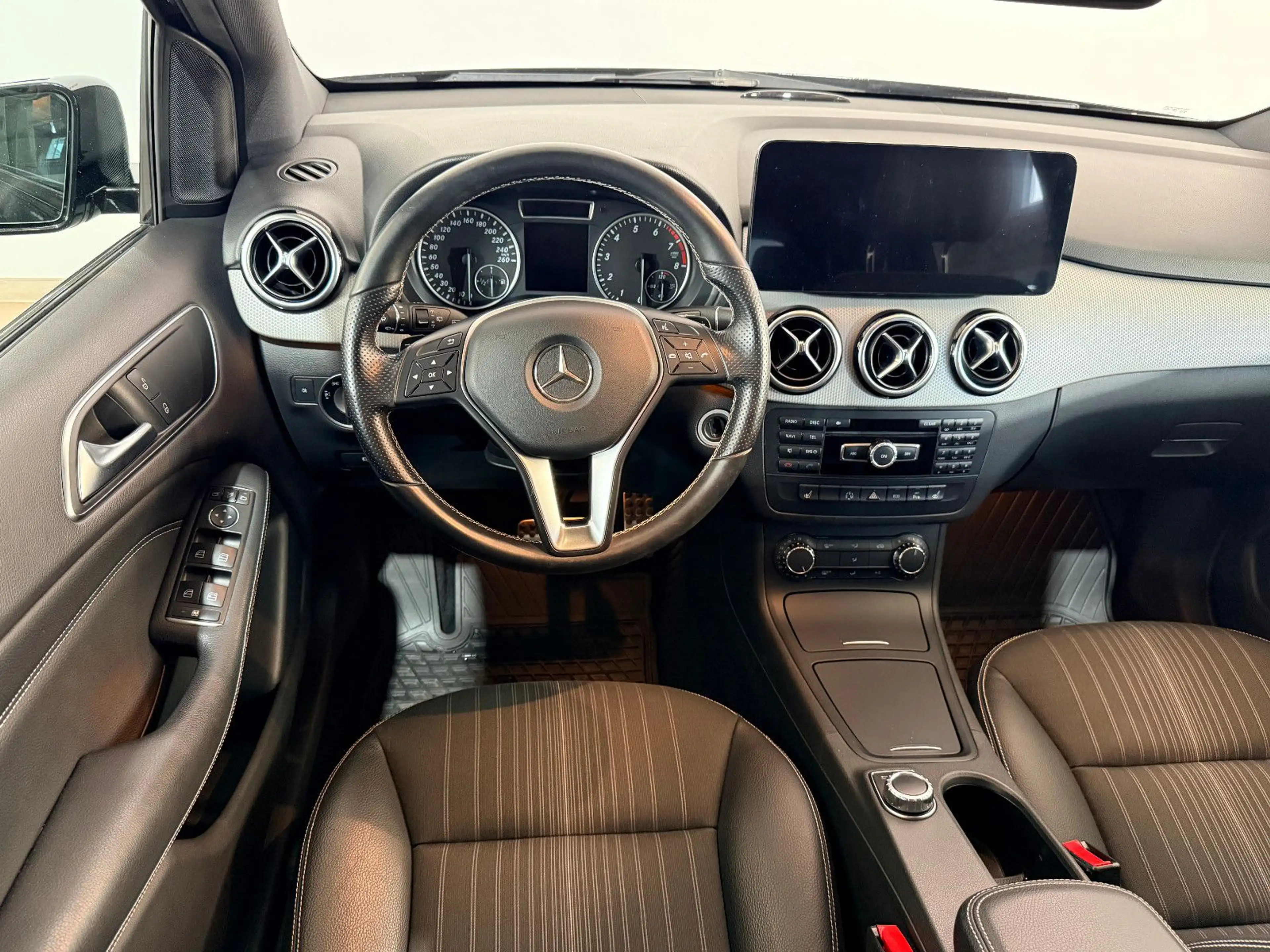Mercedes-Benz B 250 *SCHECKHEFT+AHK+19"ROTIFORM+PANORAMA+SPUR* — photo 12
