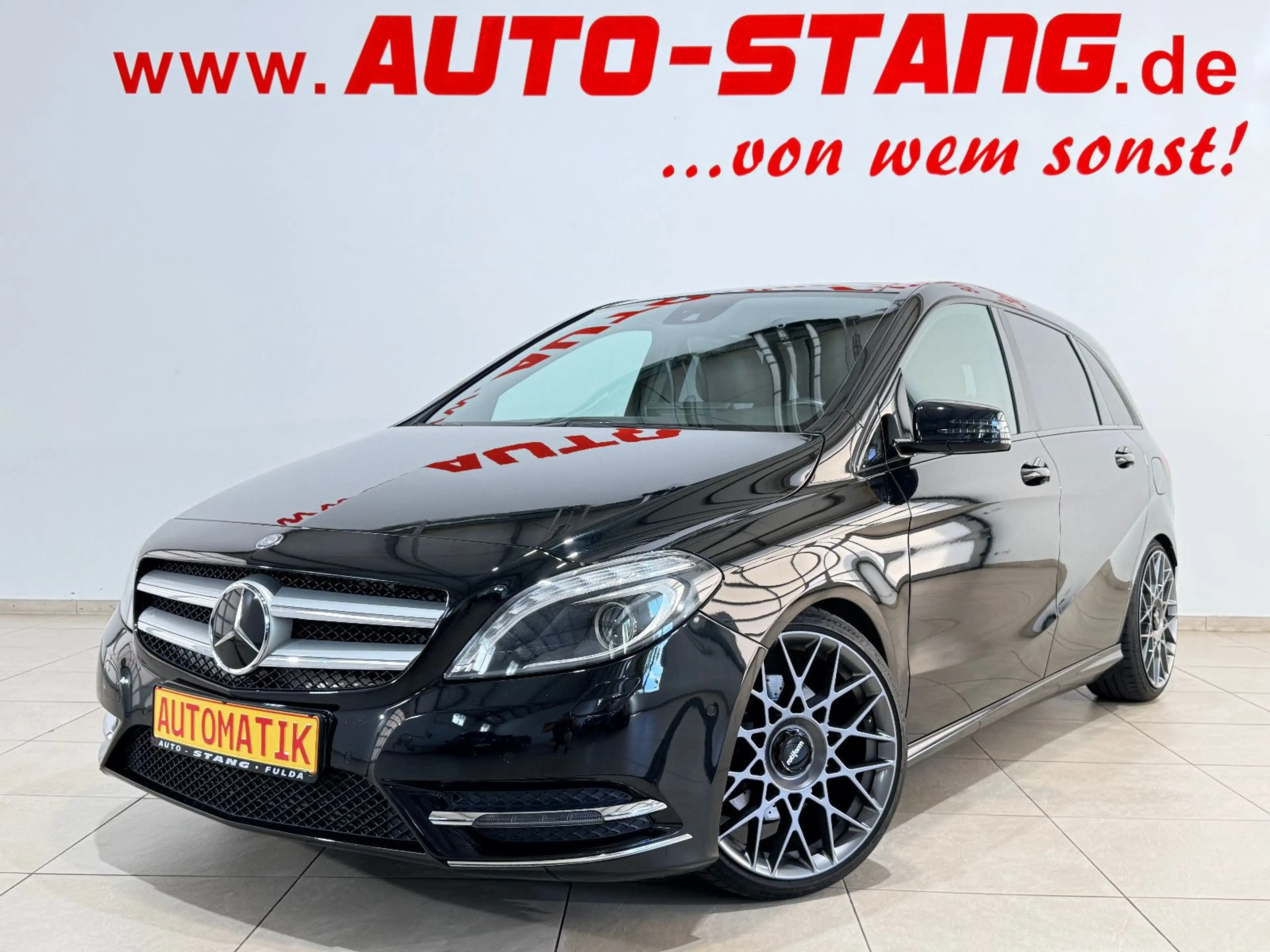 Mercedes-Benz B 250 *SCHECKHEFT+AHK+19"ROTIFORM+PANORAMA+SPUR*