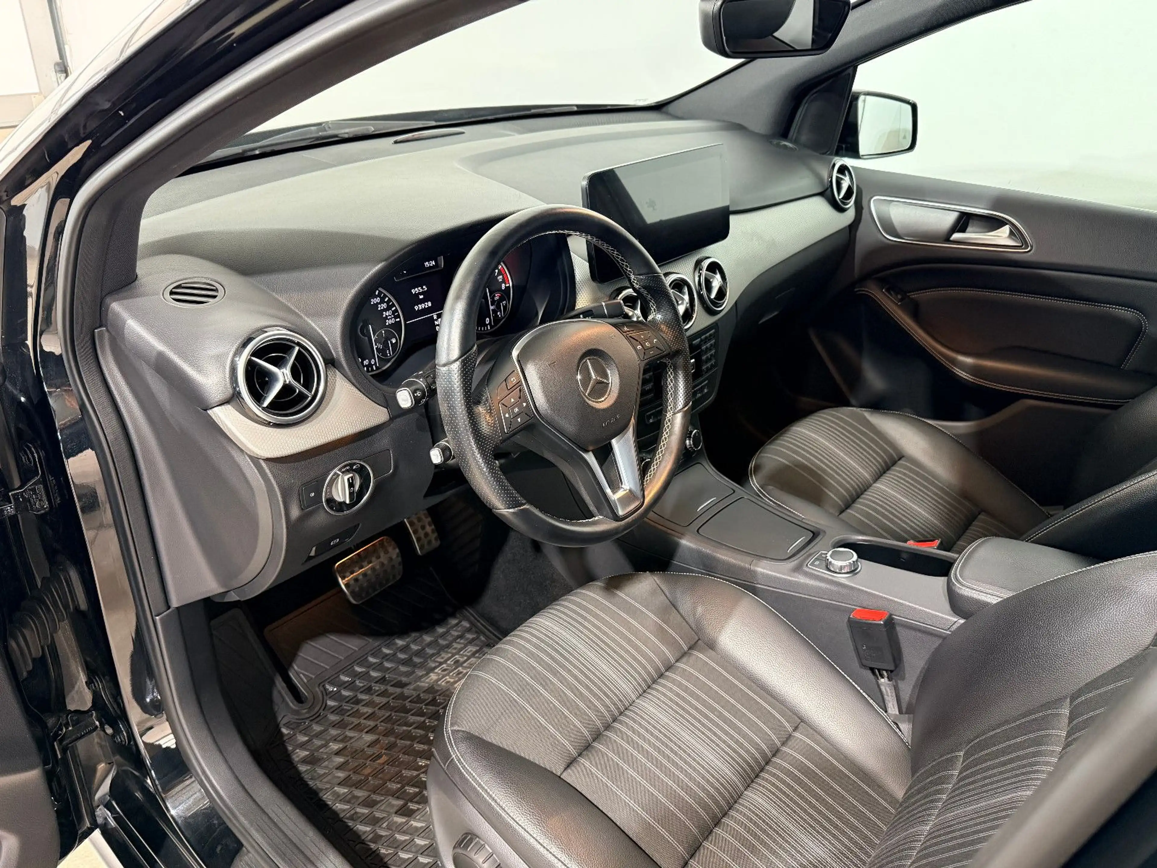 Mercedes-Benz B 250 *SCHECKHEFT+AHK+19"ROTIFORM+PANORAMA+SPUR* — photo 8