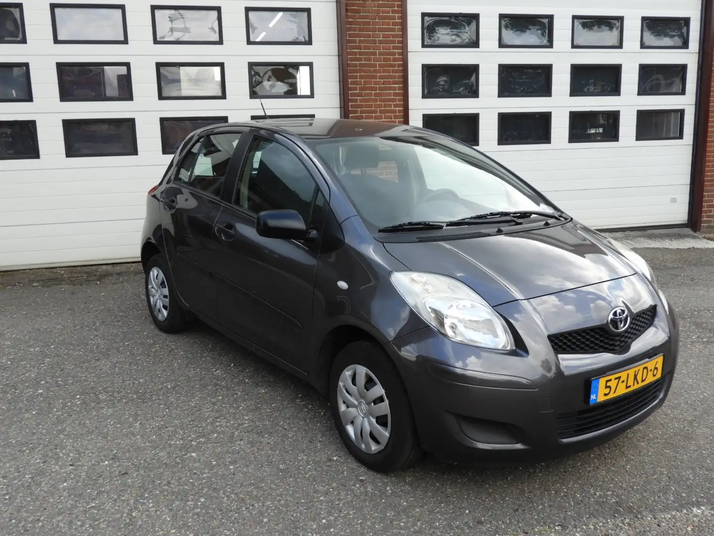 Toyota Yaris 1.0 VVTi Acces Gri - 1