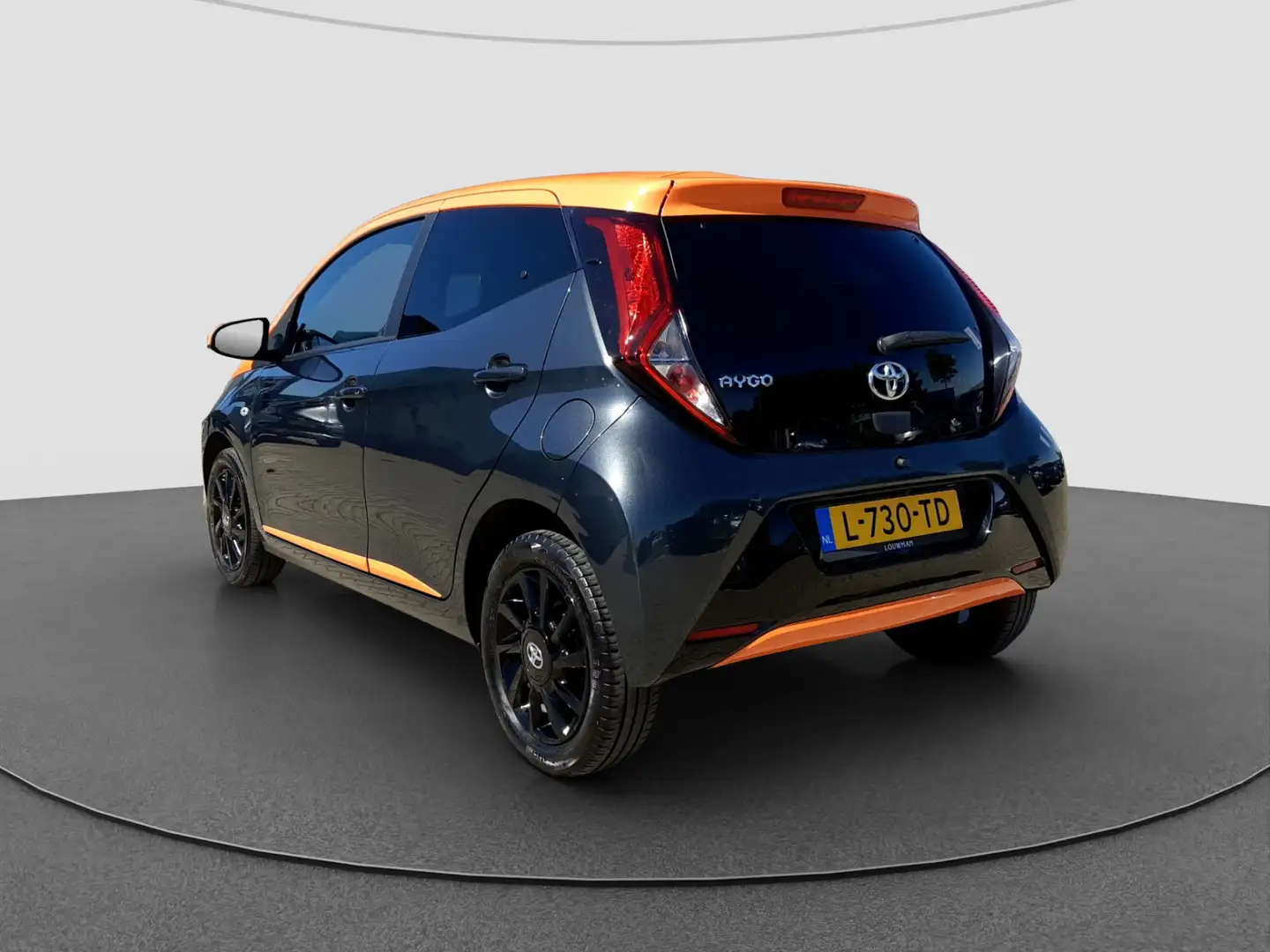 Toyota Aygo 1.0 VVT-i x-JBL | Camera | Airco | LM Velgen | Grijs - 2