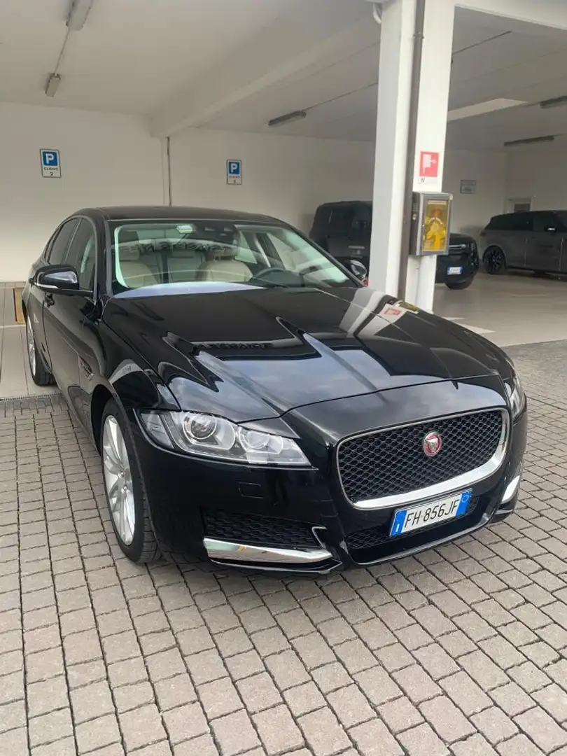 Jaguar XF 2.0d Prestige awd 180cv auto Nero - 1