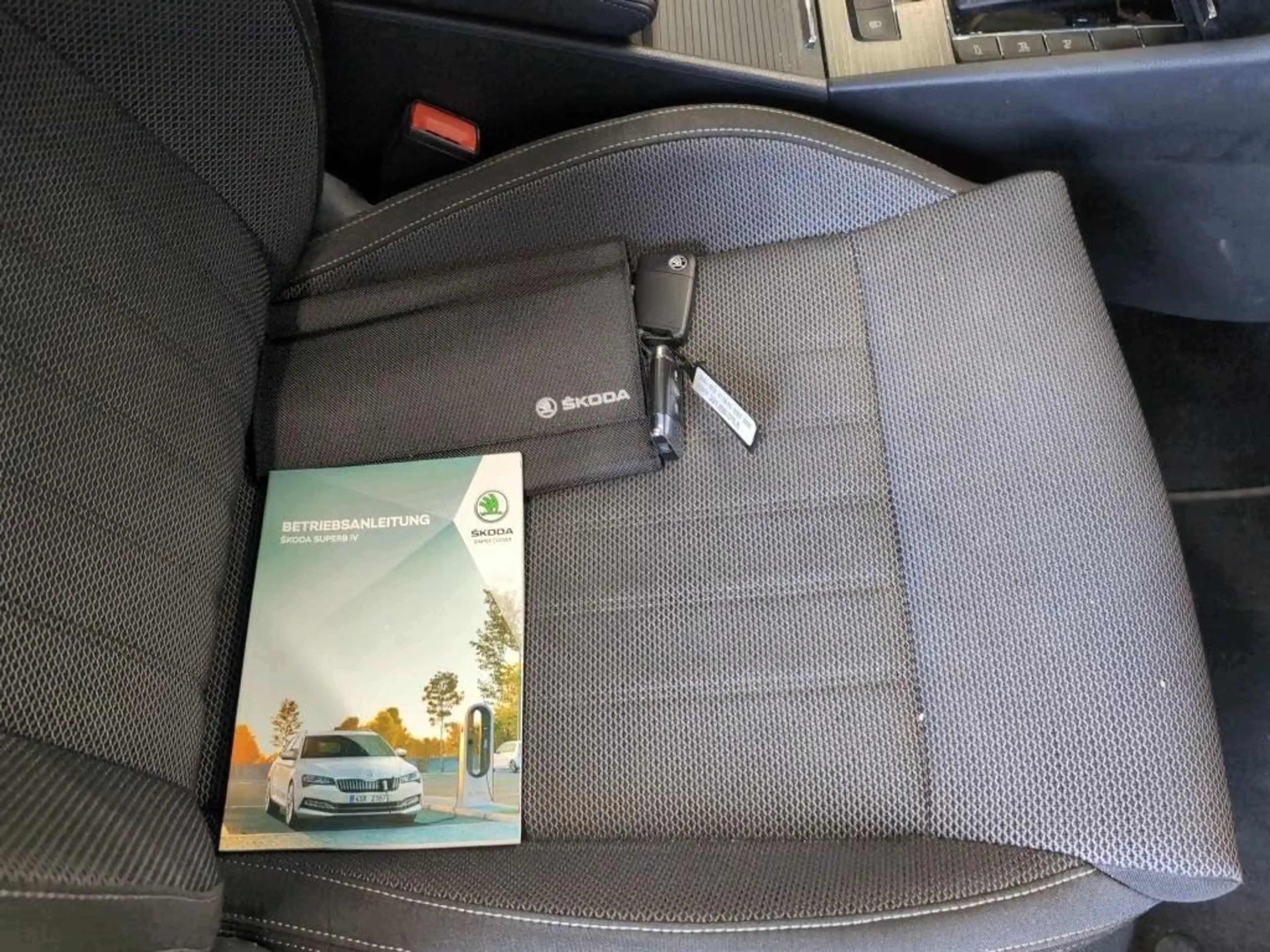 Skoda Superb 1.4 TSI Hybrid Lim. Style iV*PANO*VIRTUAL COCKPIT — photo 12