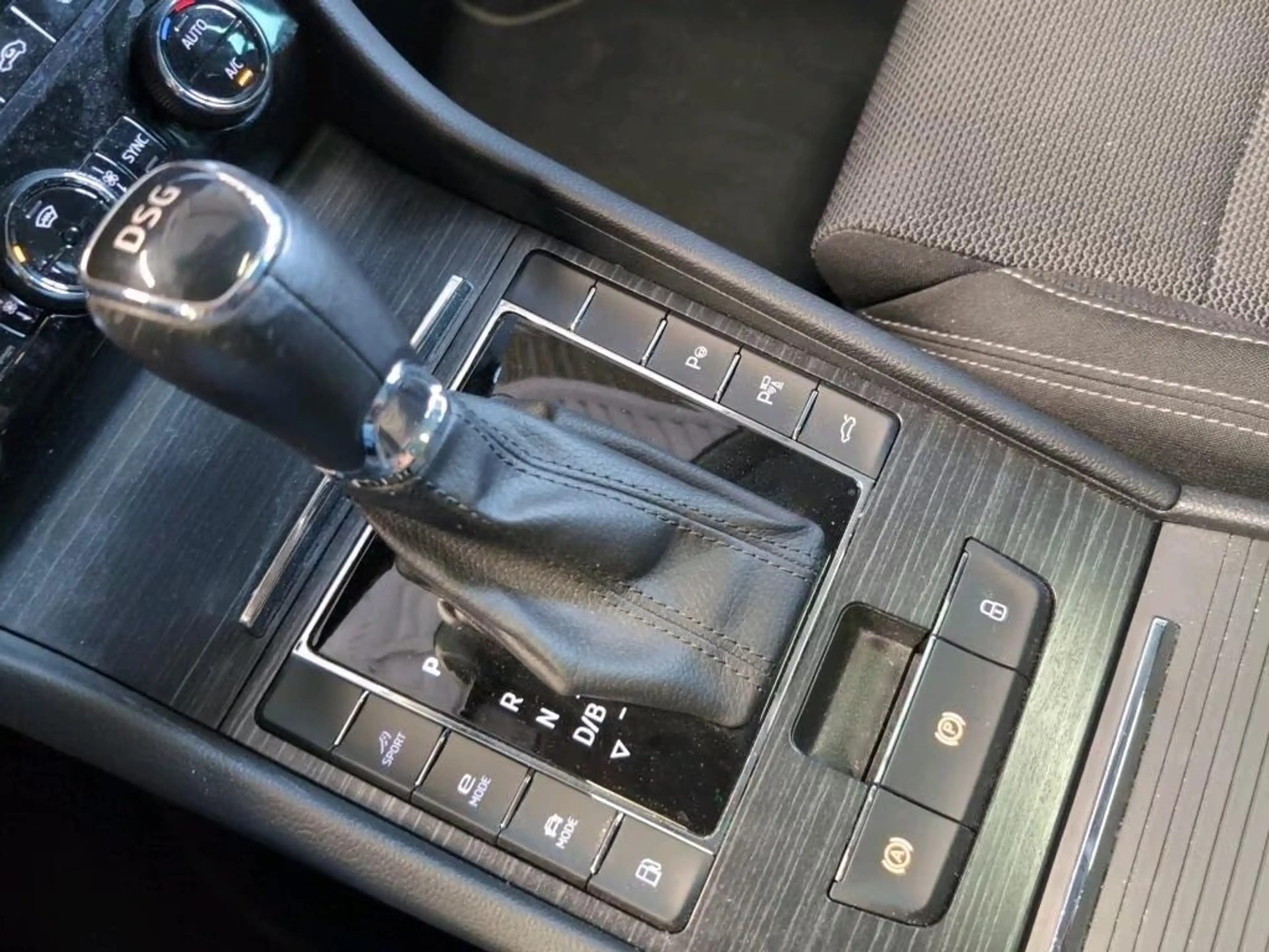 Skoda Superb 1.4 TSI Hybrid Lim. Style iV*PANO*VIRTUAL COCKPIT — photo 9