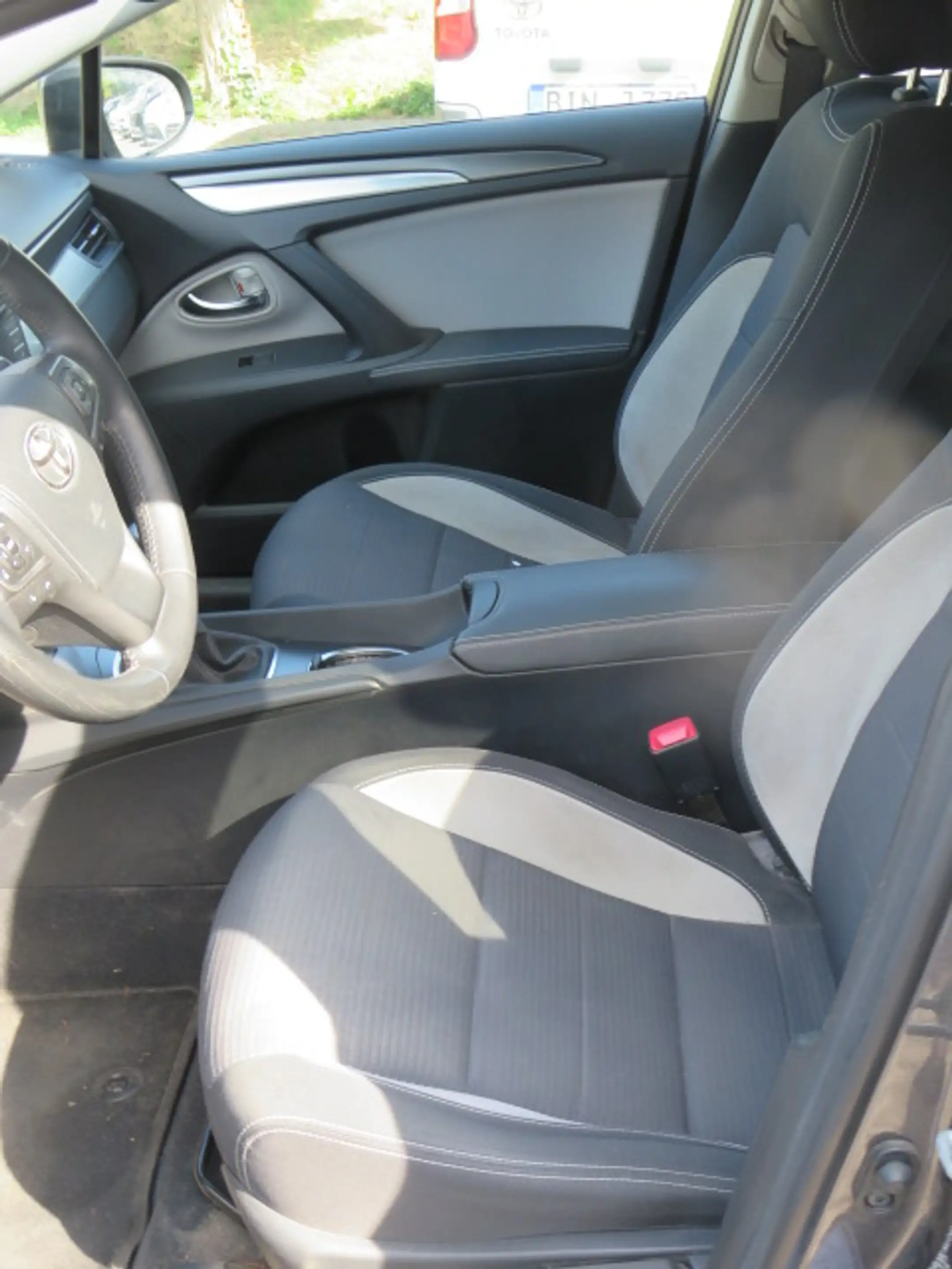 Toyota Avensis Team D — photo 10