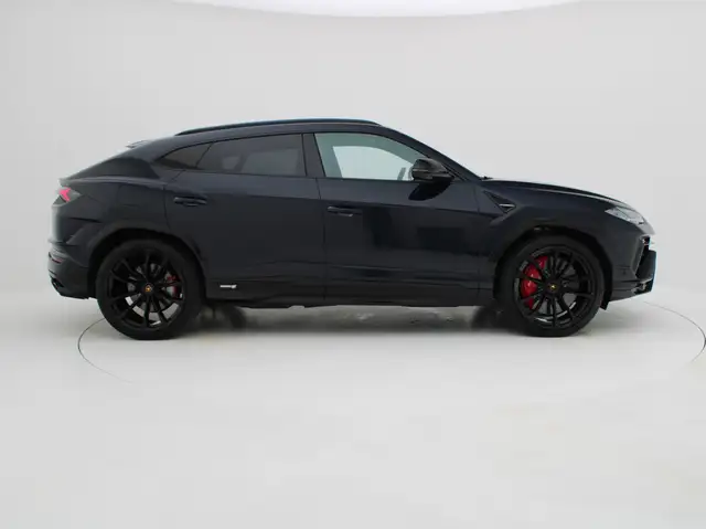 Lamborghini Urus view 8