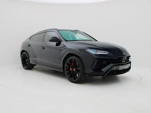 Lamborghini Urus view 9