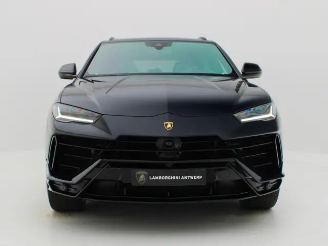 Lamborghini Urus view 2