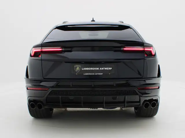 Lamborghini Urus view 6