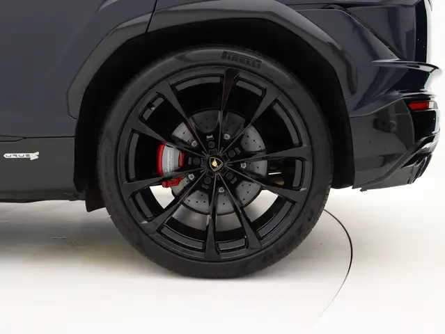 Lamborghini Urus view 13