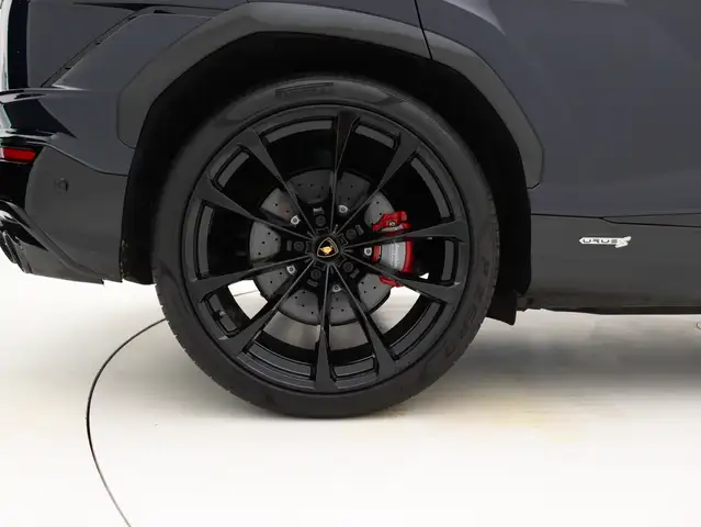 Lamborghini Urus view 14