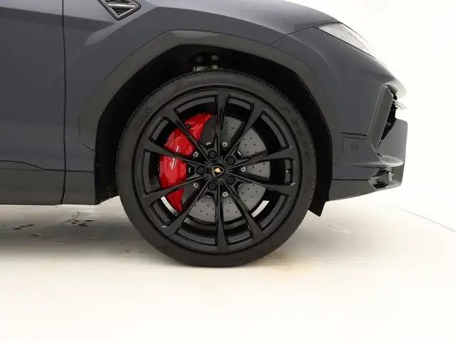 Lamborghini Urus view 15